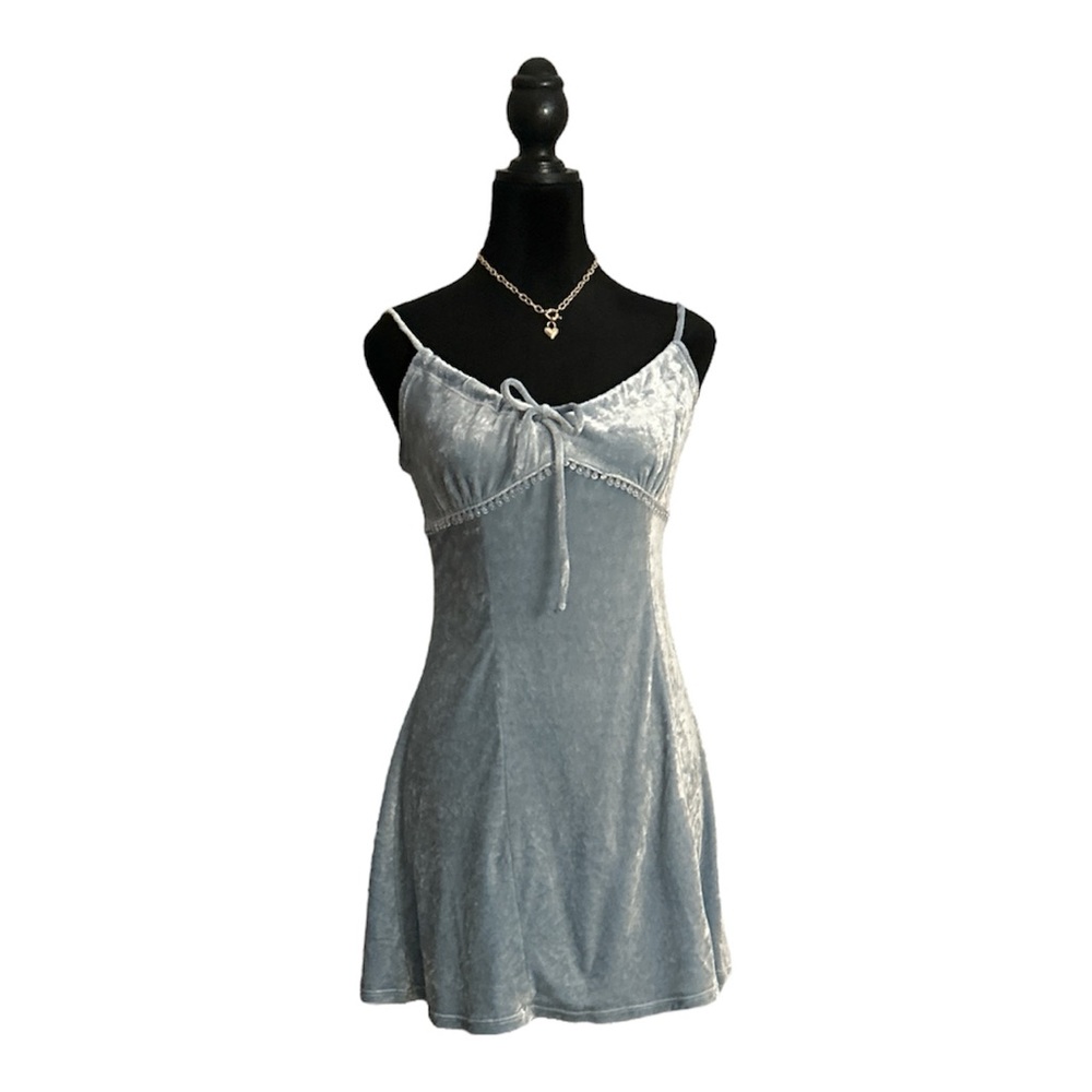 Elegant Velvet Sleepwear in Silver